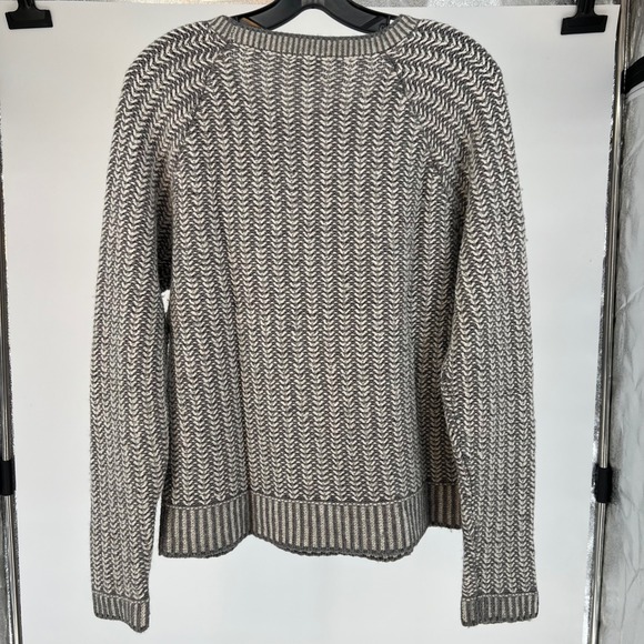 J Crew Textured‎ Chevron Pattern Sweater XL Gray White Crew Neck Long Sleeve - Picture 2 of 16